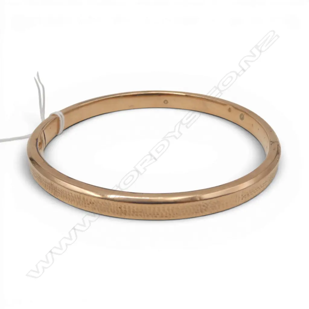 9ct BANGLE Hollow. Inside Diam 7.5 cm w. English hallmarks 13gms slight damage on side Image 1++