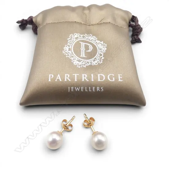 PR AKOYA 18CT PEARL STUD EARRINGS