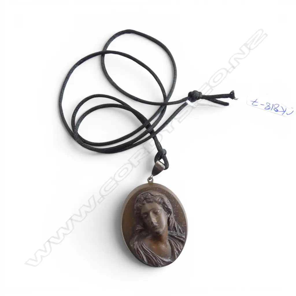VULCANITE CAMEO NECKLACE H.50mm Image 1++