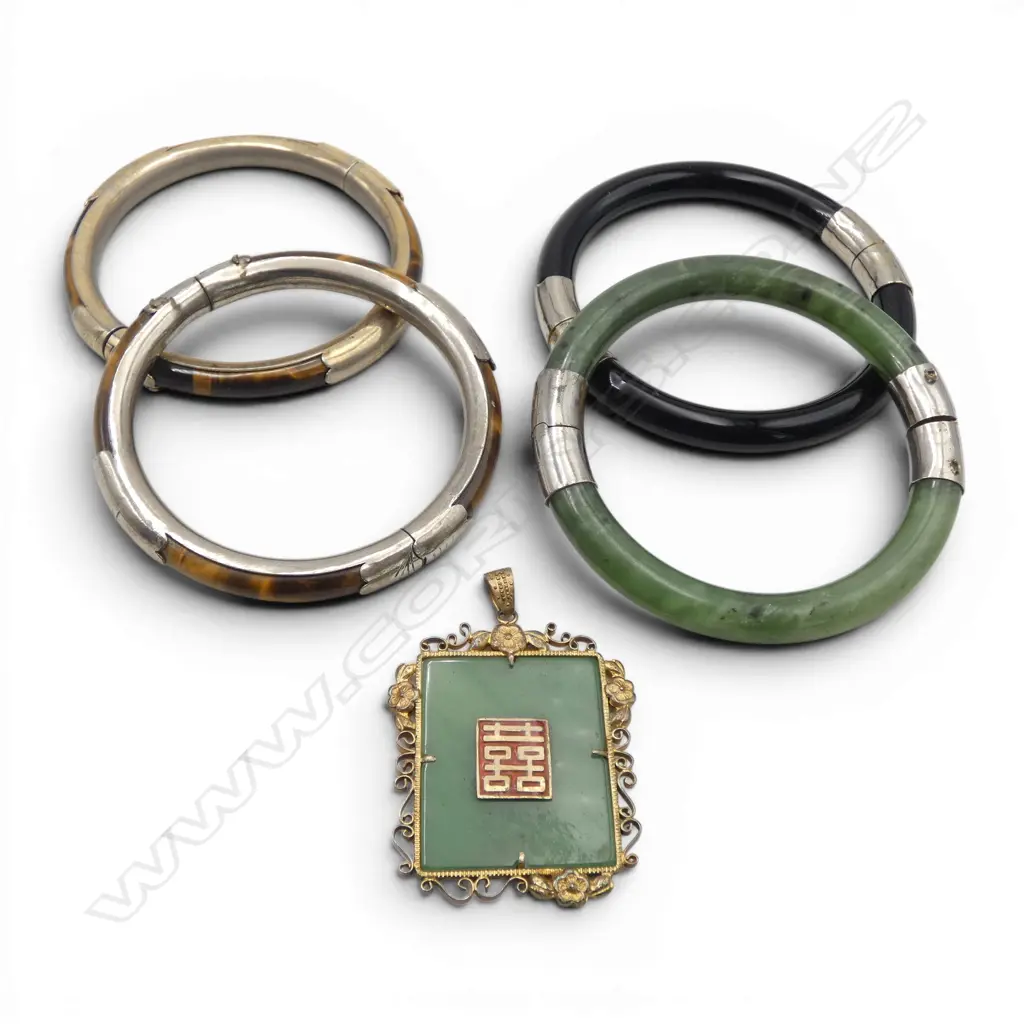 JADE PENDANT 55x35mm + 4 ORIENTAL BANGLES (2x TIGERSEYE, JADE, BLACK GLASS) Image 1++