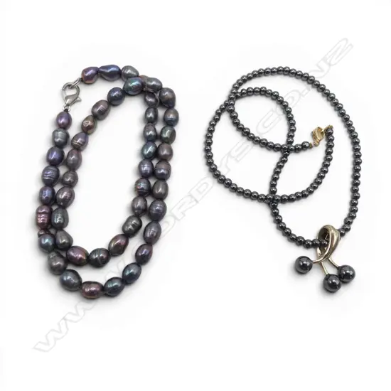 2 NECKLACES: FRESH WATER BLACK PEARL L.420mm + SMALL HEMATITE? BEAD NECKLACE. L.400mm w pendant