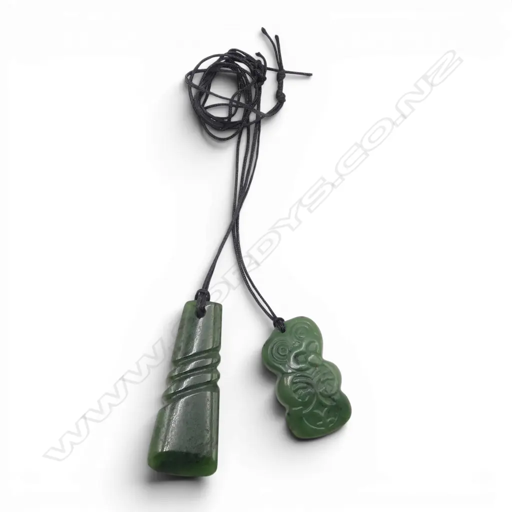 2 GREENSTONE PENDANT NECKLACES L.55mm Image 1++