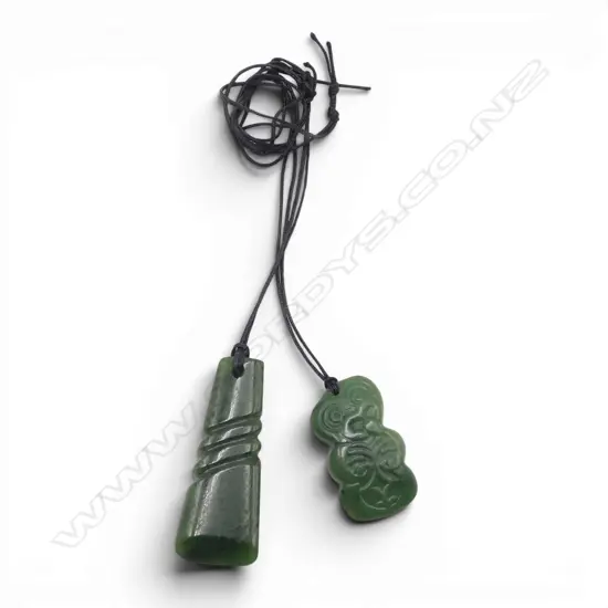 2 GREENSTONE PENDANT NECKLACES L.55mm