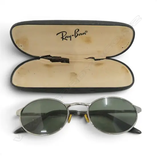PR VINTAGE RAY-BAN SUNGLASSES in case