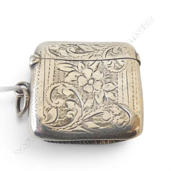 SILVER ENGRAVED VESTA FAULTS Birmingham 1905. 18.6gms
