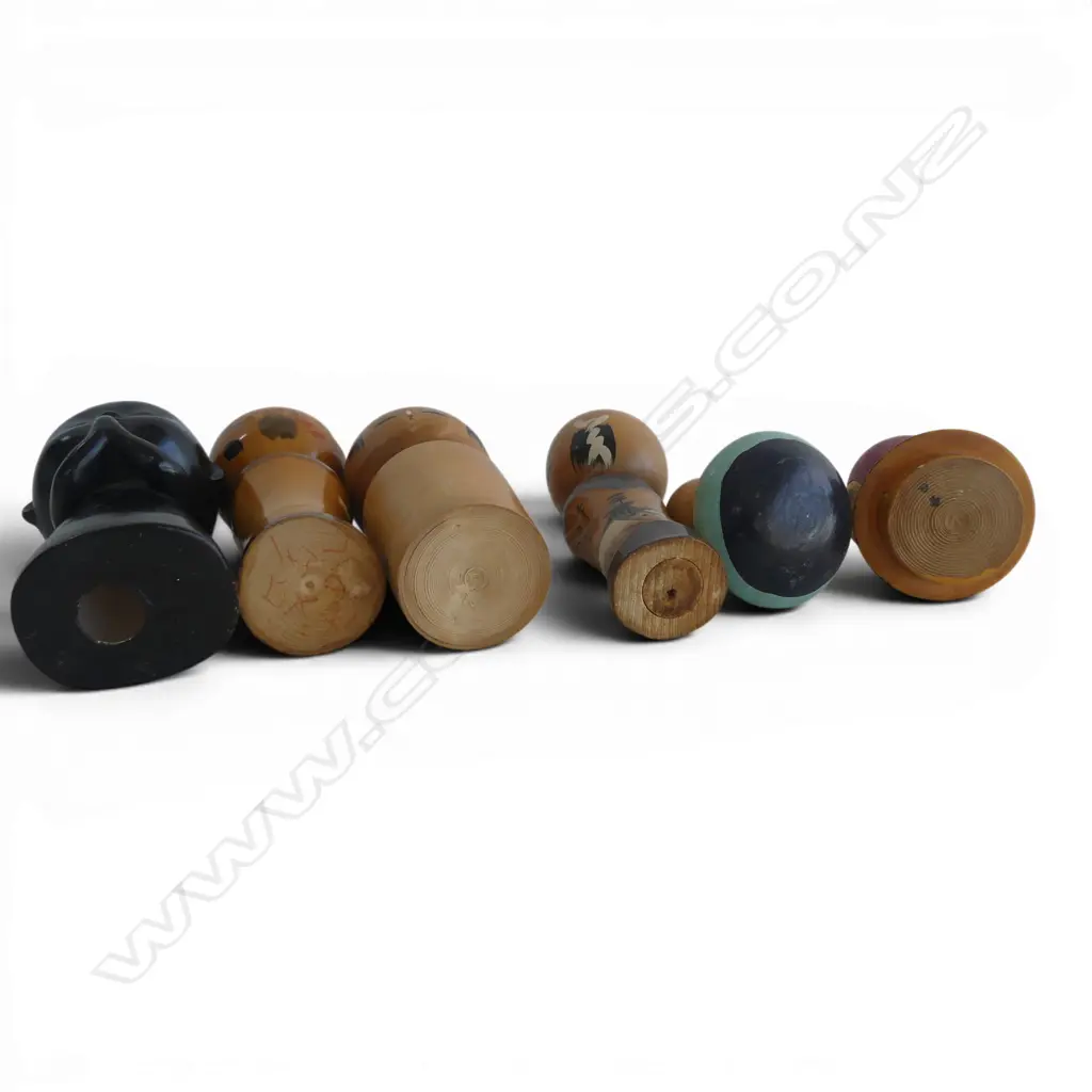 5 1960s NODDING HEAD KOKESHI DOLLS, H.12-70mm & VINTAGE CERAMIC PRAYING DOLL Image 1++