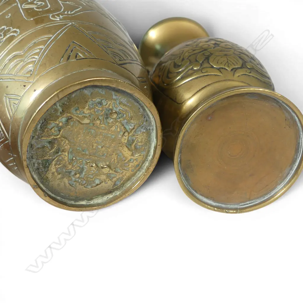 2 VINTAGE CHINESE BRASS VASES. Tallest 210mm Image 1++