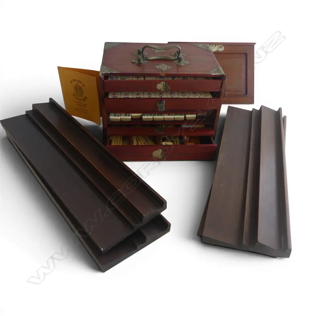 VINTAGE ORIENTAL MAH JONG SET + 4 STANDS Image 1++
