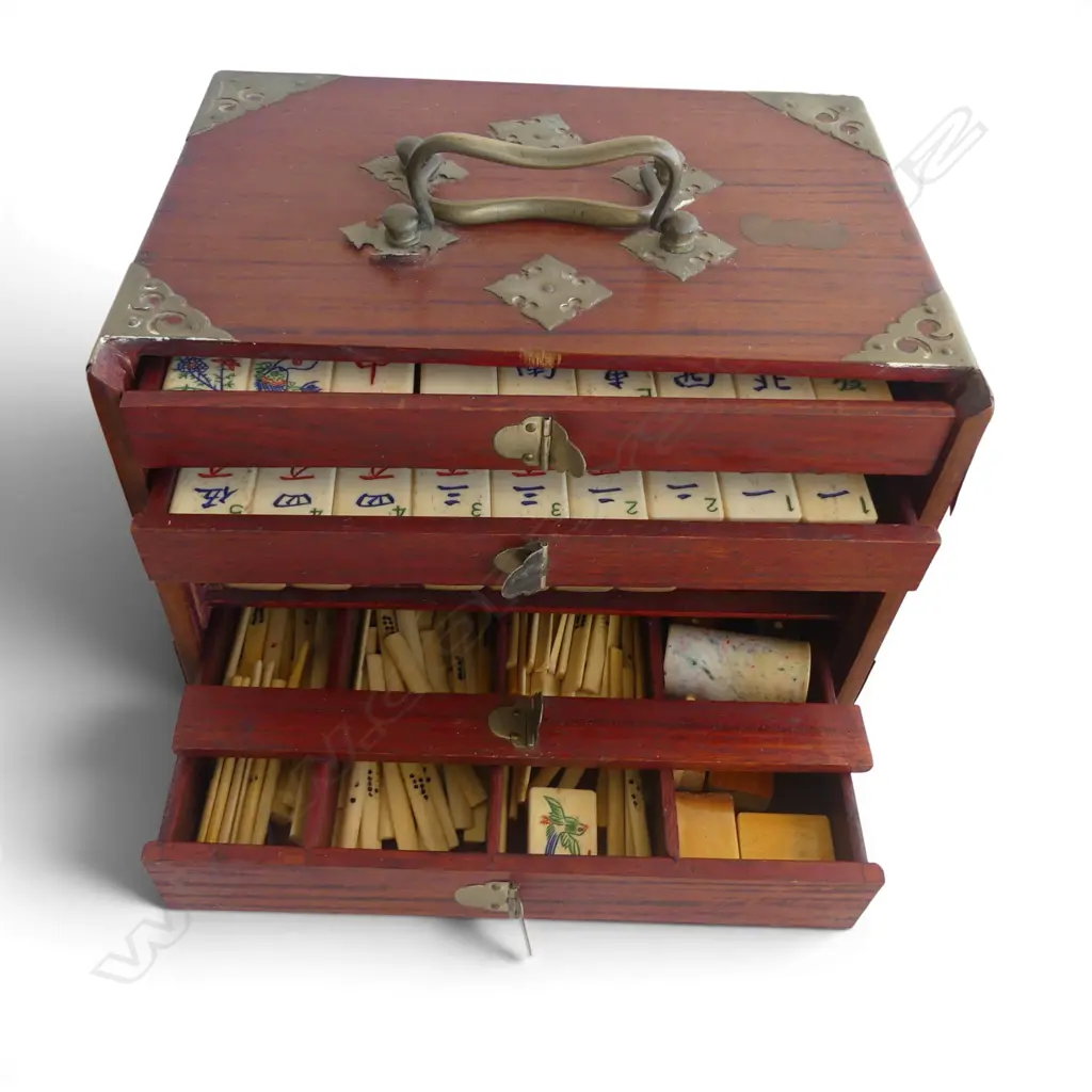 VINTAGE ORIENTAL MAH JONG SET + 4 STANDS Image 1++