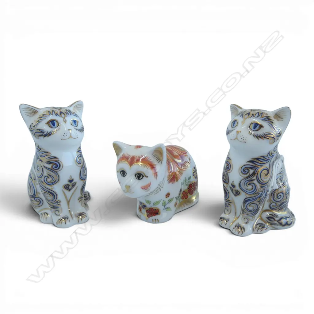 3 ROYAL CROWN DERBY KITTENS; 2 MAJESTIC & SPICE, H.80mm Image 1++