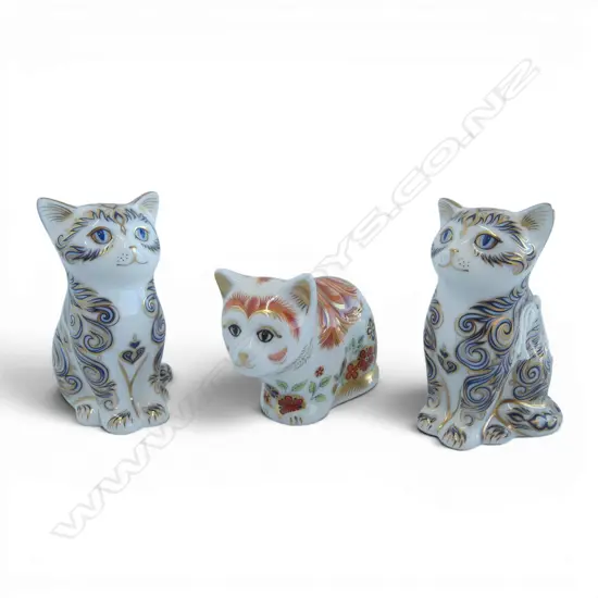 3 ROYAL CROWN DERBY KITTENS; 2 MAJESTIC & SPICE, H.80mm