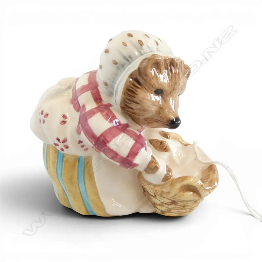 BESWICK BEATRIX POTTER 'MRS TIGGY-WINKLE WASHING', H.65mm, brown backstamp 1973-1988 Image 1++