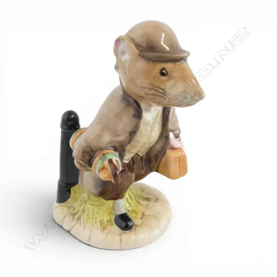 ROYAL ALBERT BEATRIX POTTER 'JOHNNY TOWN-MOUSE with a BAG', H.85mm