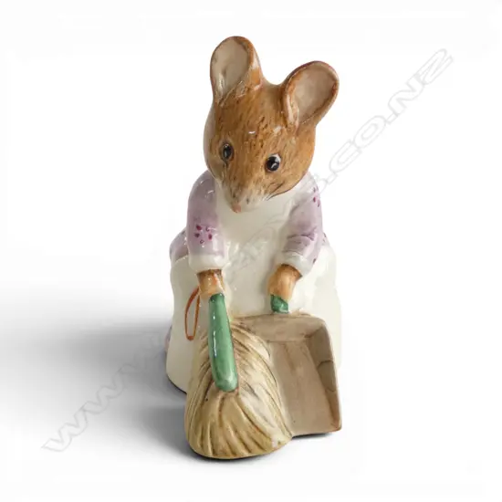 BESWICK BEATRIX POTTER 'HUNCA MUNCA SWEEPING', H90mm, brown backstamp 1973-1988