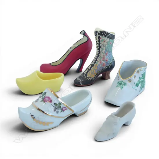 6 ASST. CHINA SHOES H.105mm