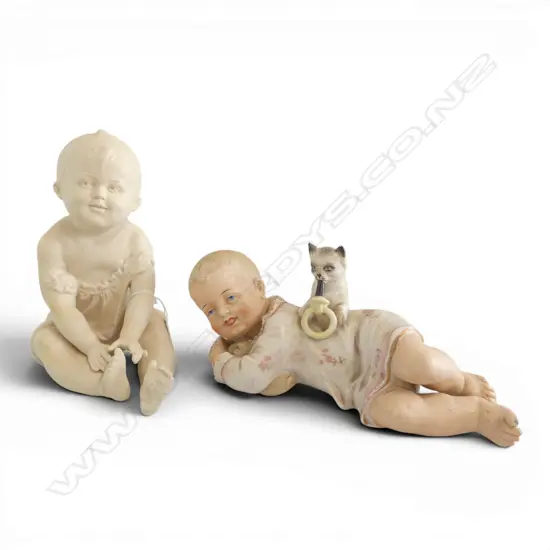 2 VINTAGE BISCE PORCLAIN PIANO DOLLS H200 L250MM