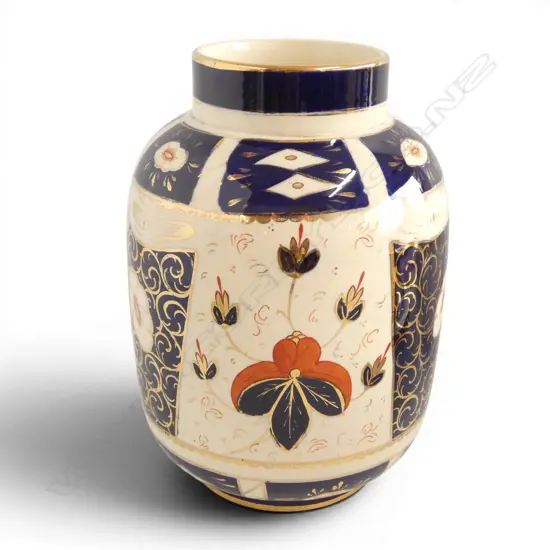 IMARI STYLE HAND PAINTED VASE MADE BY KENSINGTON POTTERY 1872 TO 1899 H230MM