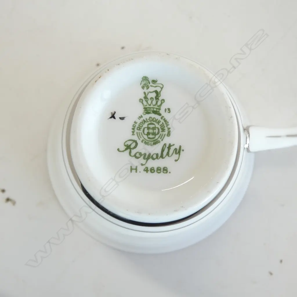 ROYAL DOULTON WHITE CHINA ART DECO 3 PCS TEASET & 5CSPS TEAPOT H180MM Image 1++