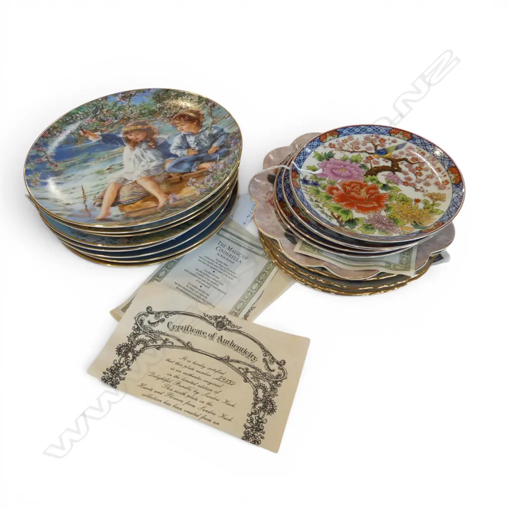 ASST COLLECTIBLE PLATES Dia.220mm Image 1++