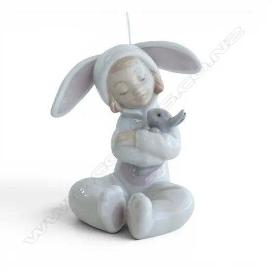 LLADRO 'BUNNY HUGS' FIGURINE w. box H.140mm
