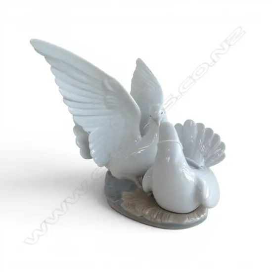 LLADRO 'LOVE NEST' FIGURINE w. box H.240mm