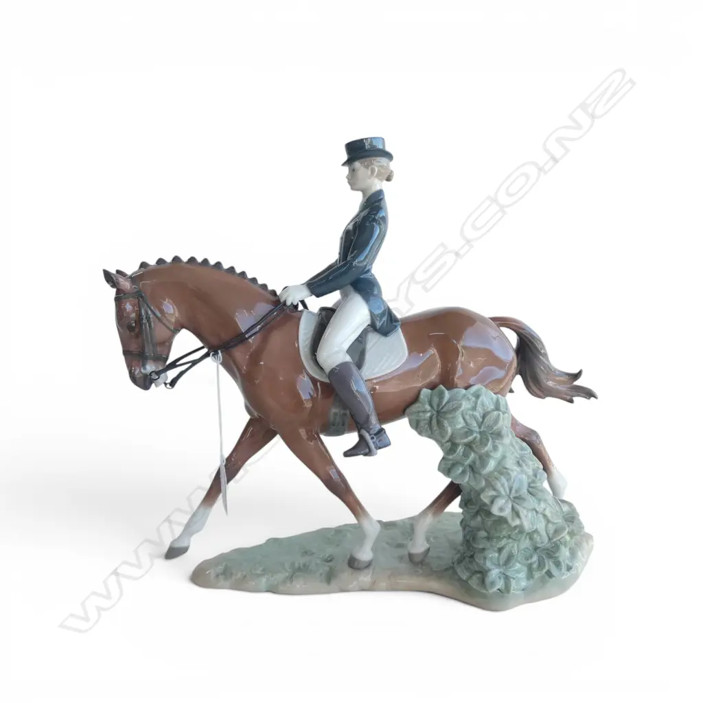 LLADRO 'DRESSAGE' FIGURINE w. box H.330mm Image 1++