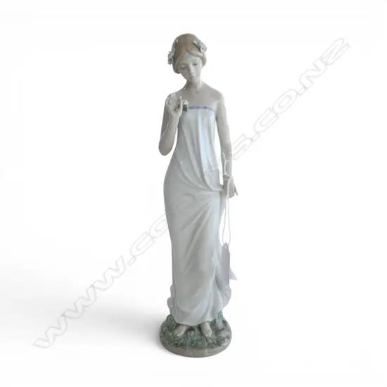 LLADRO 'BELLA GLORIA' FIGURINE w. box H.300mm