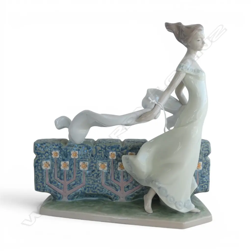 LLADRO 'COURAGEOUS NATURE' FIGURINE some faults to flowers, w. box W.280mm Image 1++