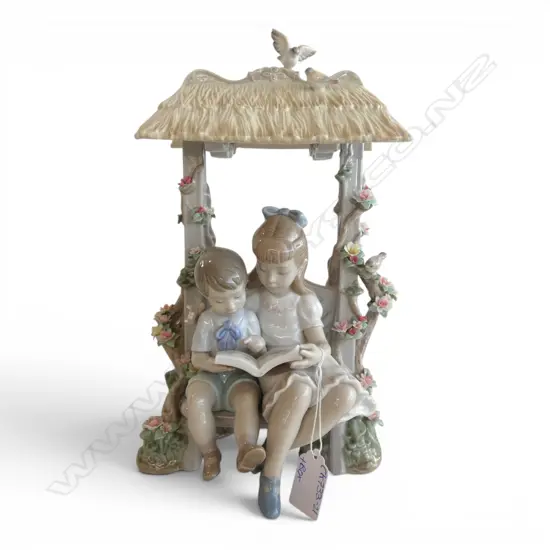 LLADRO 'A READING LESSON' FIGURINE faults to flowers, w. box H.310mm