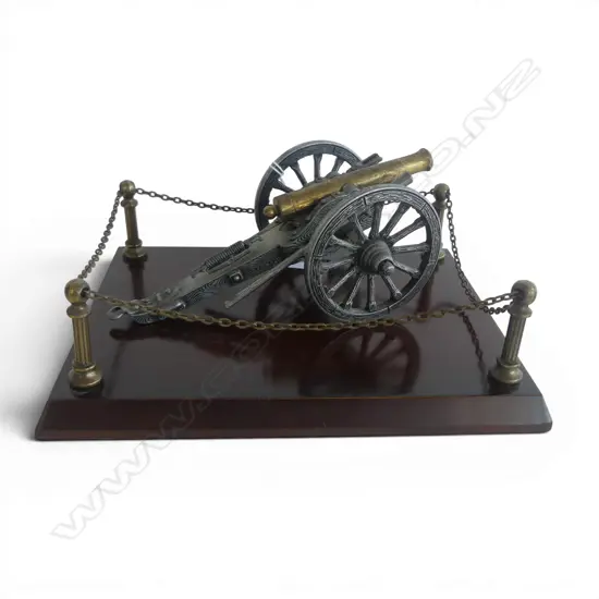 VINTAGE CANNON ON MAHOGANY STAND, L.220MM, W.160MM (STAND)