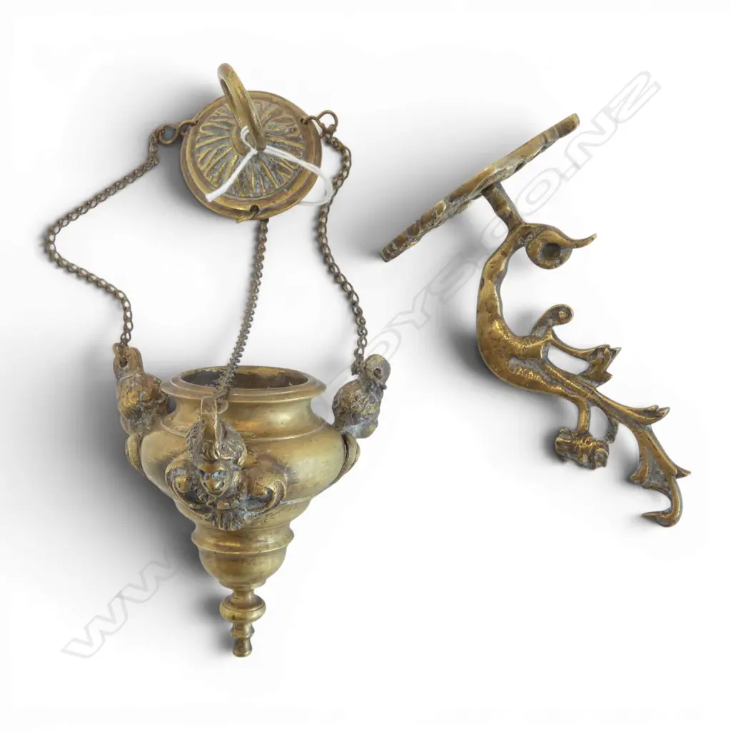 2 PART BRASS SANCTUARY LAMP; HANGING PIECE & WALL BRACKET H.270mm Image 1++