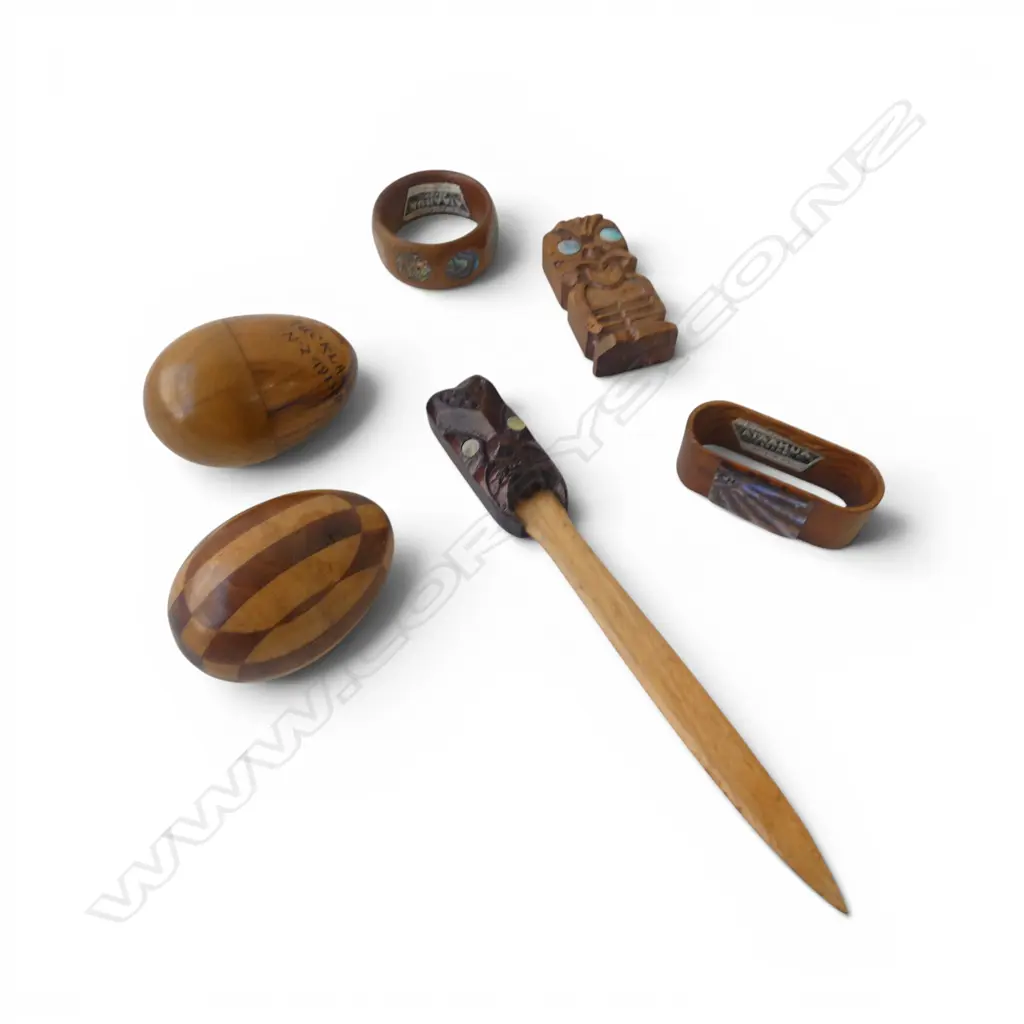 2 N.Z. NATIVE TIMBER EGGS, 2 ATAAHUA NAPKIN RINGS, WHEKU LETTER OPENER & POU, L.200mm Image 1++
