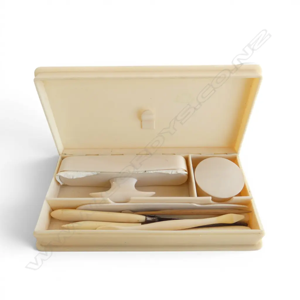 IVORINE 'BONE' VANITY BOX W.190mm Image 1++