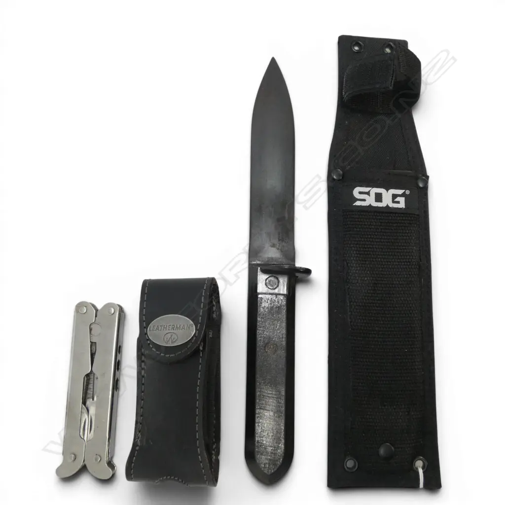 LEATHER MAN TOOL, KNIFE L.290mm w. CANVAS HOLDER 'SOG' Image 1++