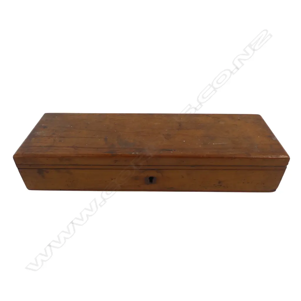 A GOOD COLLECTION OF CHINESE MOP GAMING TOKENS IN WOODEN BOX Image 1++