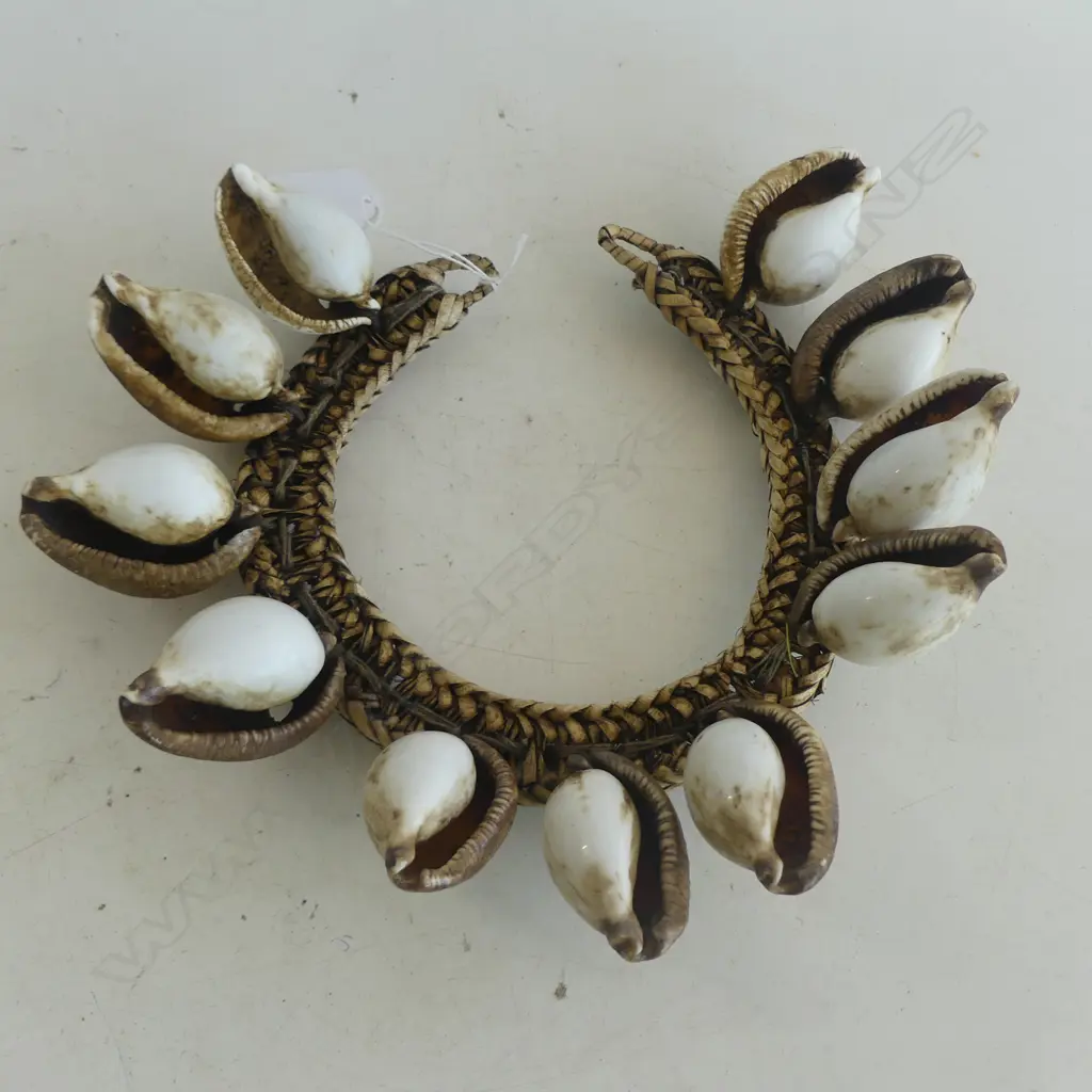 COWRIE SHELL NECK ADORNMENT W.280mm Image 1++