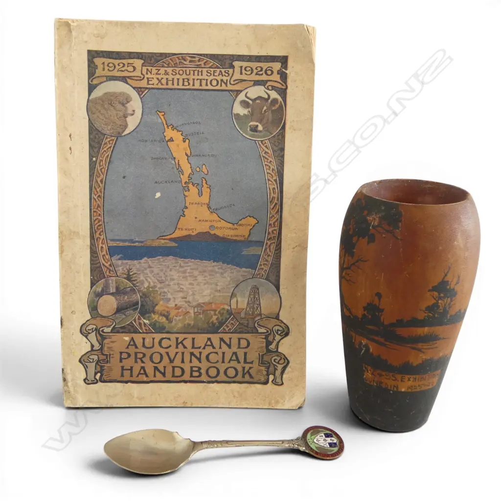 1925-26 NZ SOUTH SEAS EXHIBITION AUCK BOOK, DUNEDIN VASE, T/SPN Image 1++