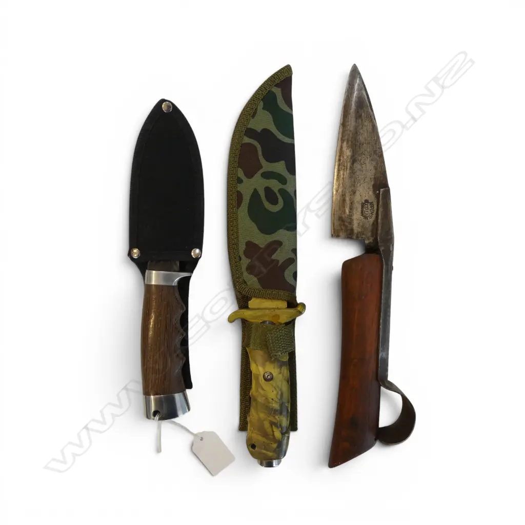 THREE ASST KNIVES L.320mm Image 1++