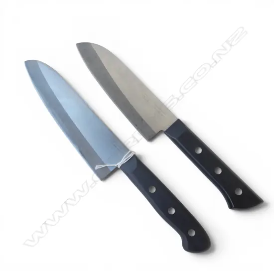2 JAPANESE SEKIMAGOROKU CHEF KNIVES L.290mm
