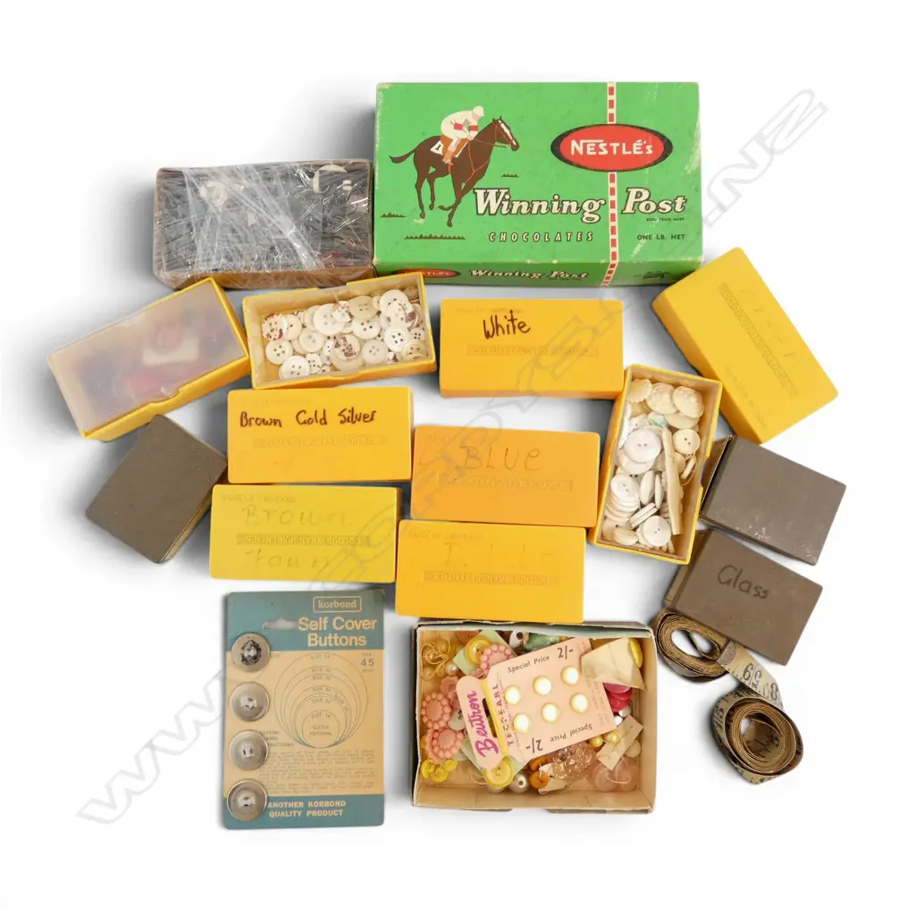BOXED COLLECTION OF BUTTONS etc Image 1++