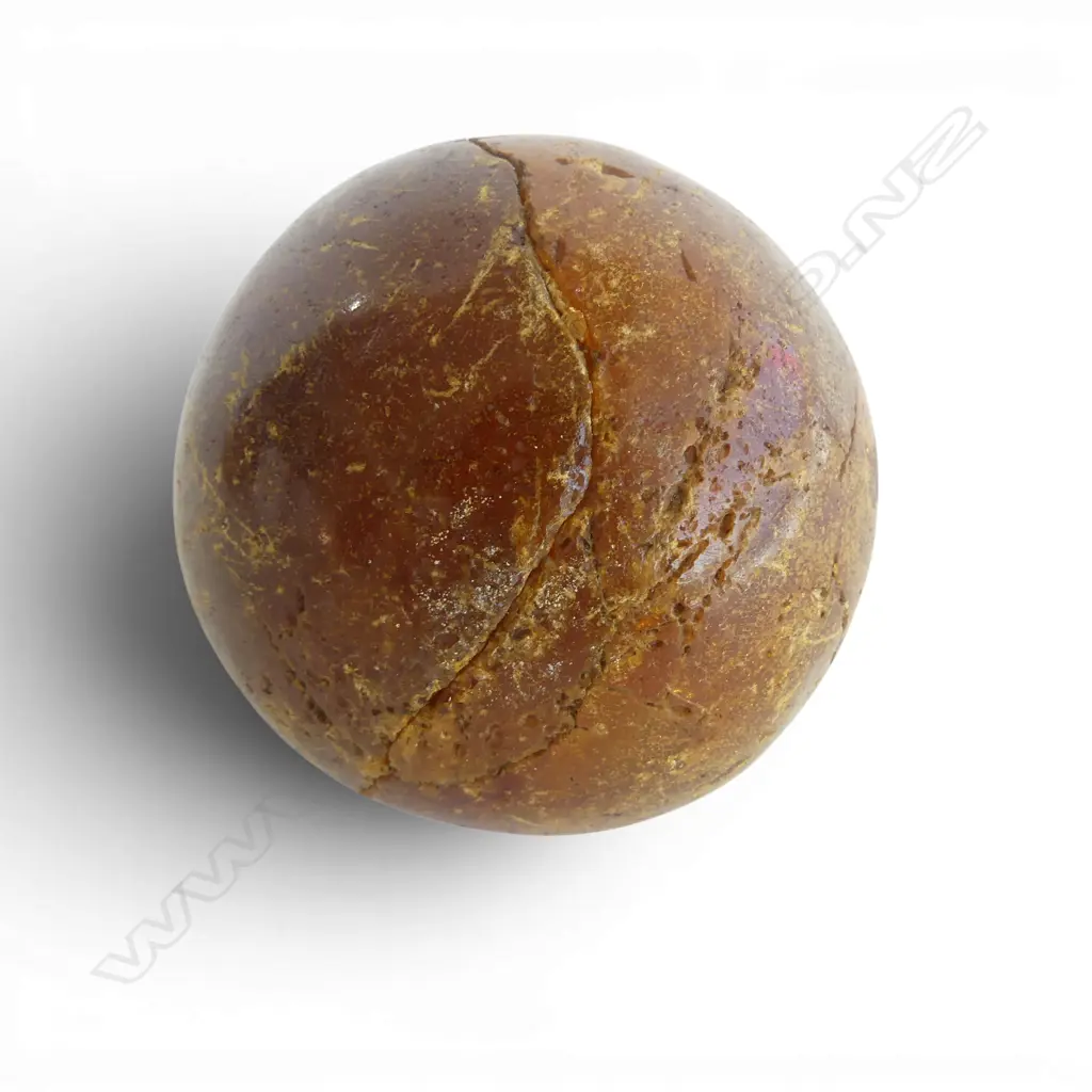 POLISHED KAURI GUM BALL SOME FAULTS DIA85MM Image 1++