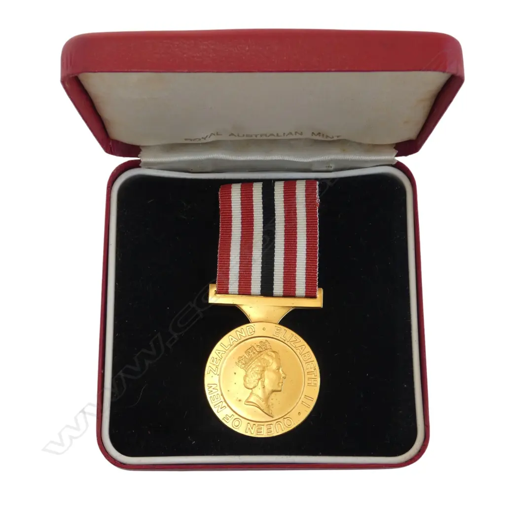 CASED NEW ZEALAND 1990 COMMEMORATION MEDAL Image 1++