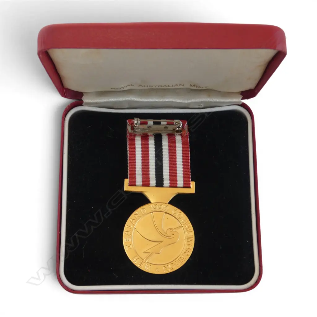 CASED NEW ZEALAND 1990 COMMEMORATION MEDAL Image 1++