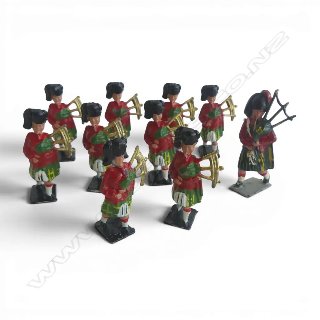 TEN VINTAGE LEAD TOYS HIGHLANDER BANDSMEN, H.55MM Image 1++