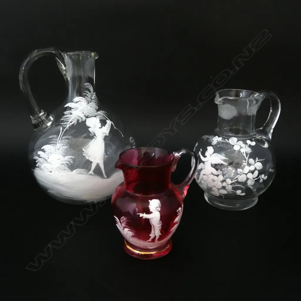 2 ANTIQUE CLEAR GLASS MARY GREGORY JUGS H170 & 120MM & MARY GREGORY CRANBERRY GLASS JUG H85MM Image 1++
