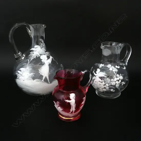 2 ANTIQUE CLEAR GLASS MARY GREGORY JUGS H170 & 120MM & MARY GREGORY CRANBERRY GLASS JUG H85MM
