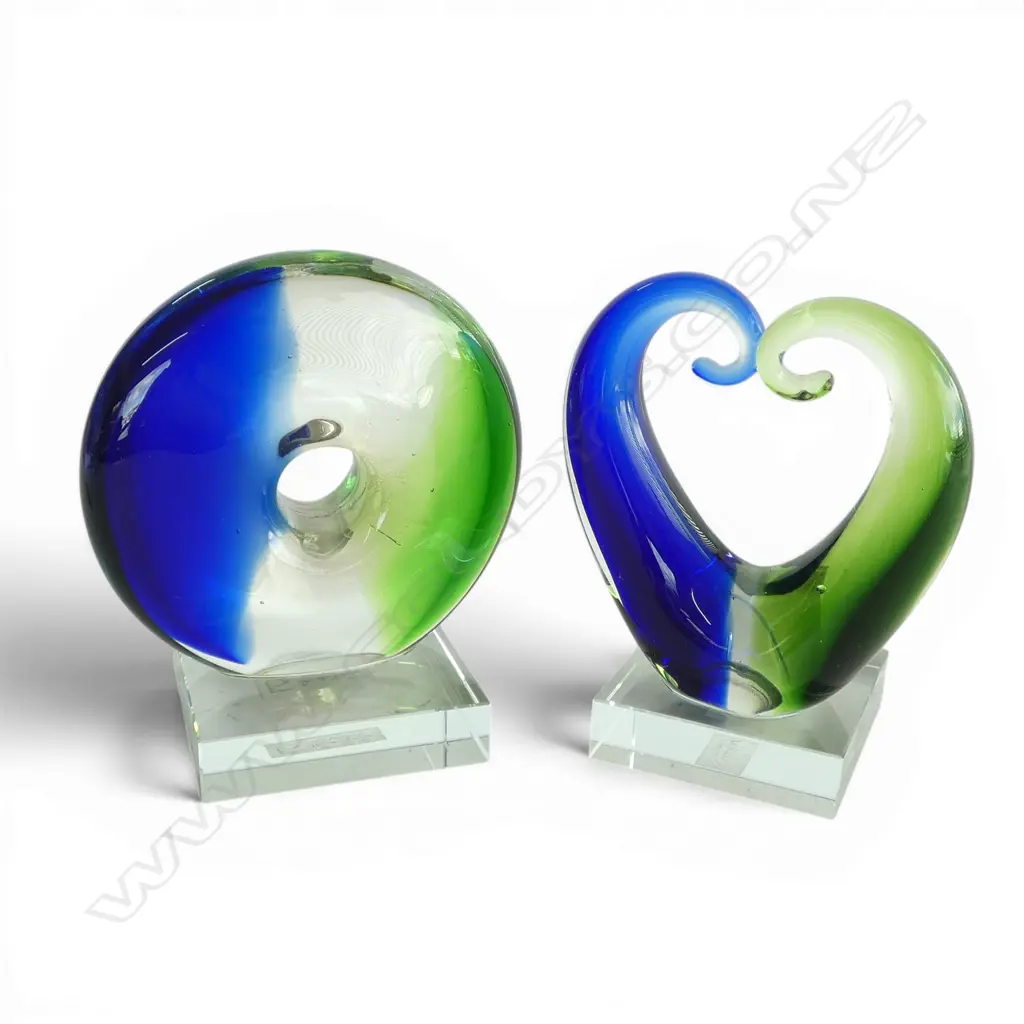 2 SMASHING ART GLASS KORU SCUPTURES H150MM Image 1++