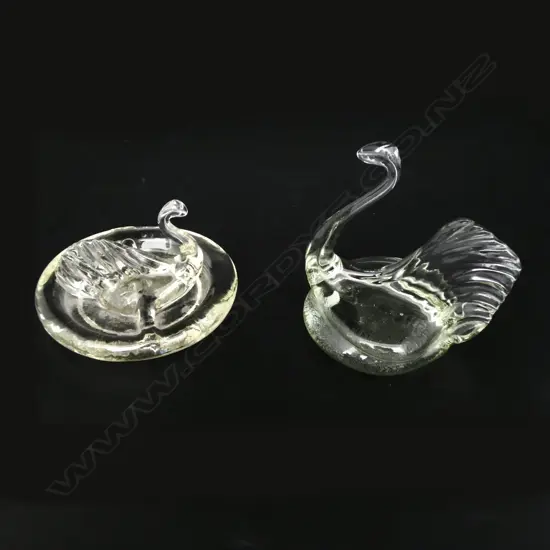 CLEAR GLASS SWAN ASHTRAY w. SWAN ORNAMENT H.100mm