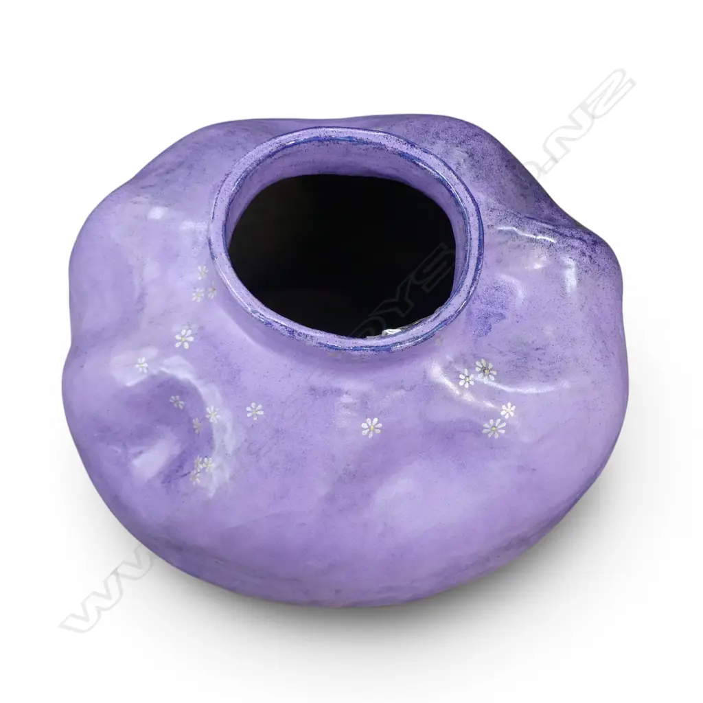 X LRG KEUM SUN LEE ORGANIC SHAPED POT, TERRACOTTA w PURPLE GLAZE & DAISY DETAIL, H.650mm Dia.520mm Image 1++
