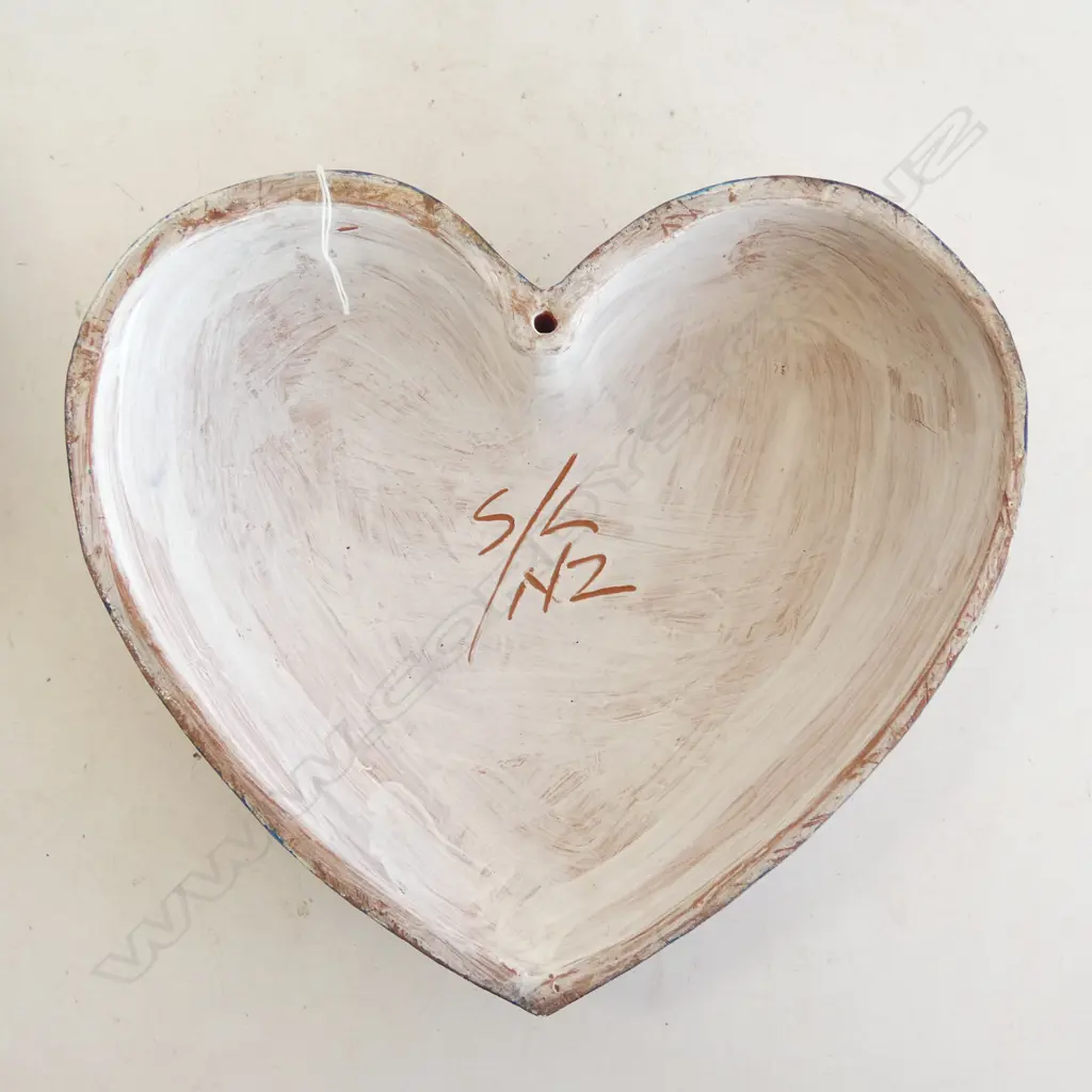 KEUM SUN LEE WALL HANGING HEART w DAISY DESIGN, H.300x320mm Image 1++